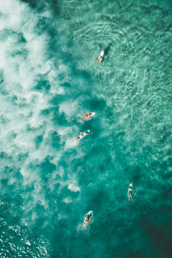 Fotografía y video aéreo con dron de sesiones de surf en Arica Chile
